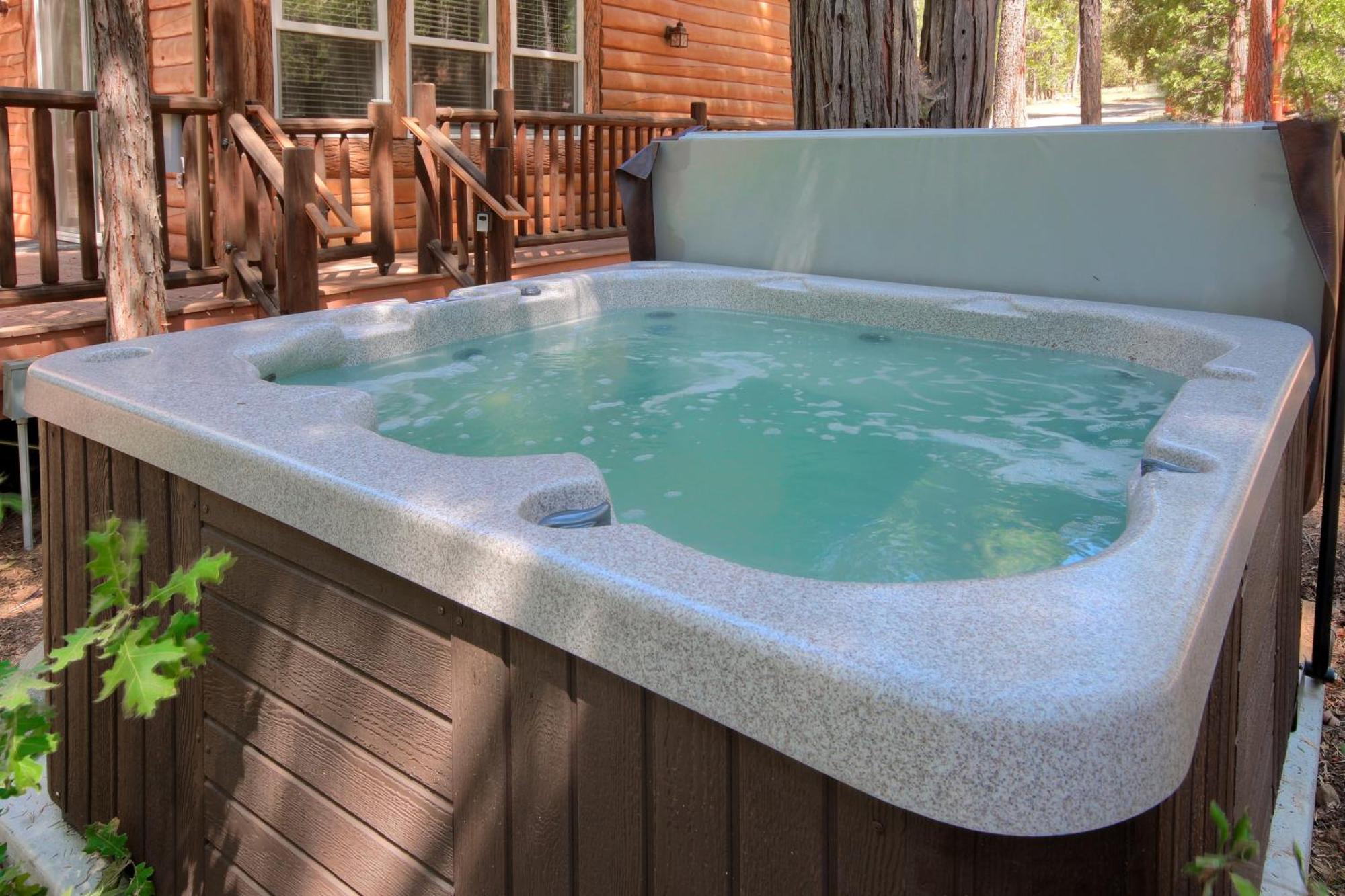 Rivercrest With Hot Tub-pool Table-firepit Holiday home North Wawona